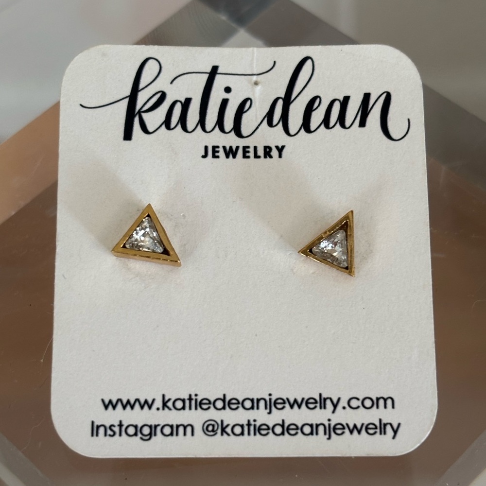 NWT Cute & edgy Katie Dean Swarovski crystal stud earrings set in 18k gold plate